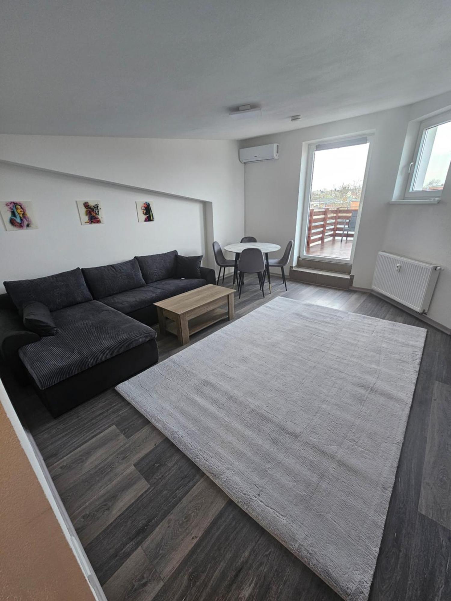 Dari Apartment *
